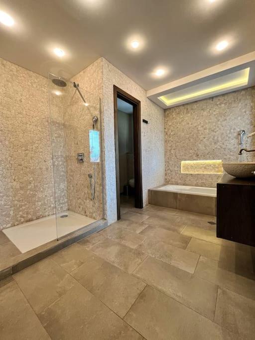 Private Villa At Blacksearama Golf & Villas Resort Baltsjik Buitenkant foto