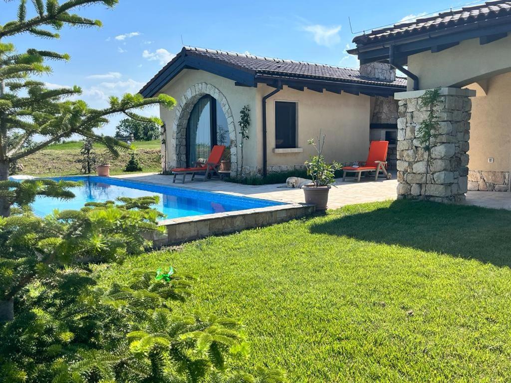 Private Villa At Blacksearama Golf & Villas Resort Baltsjik Buitenkant foto