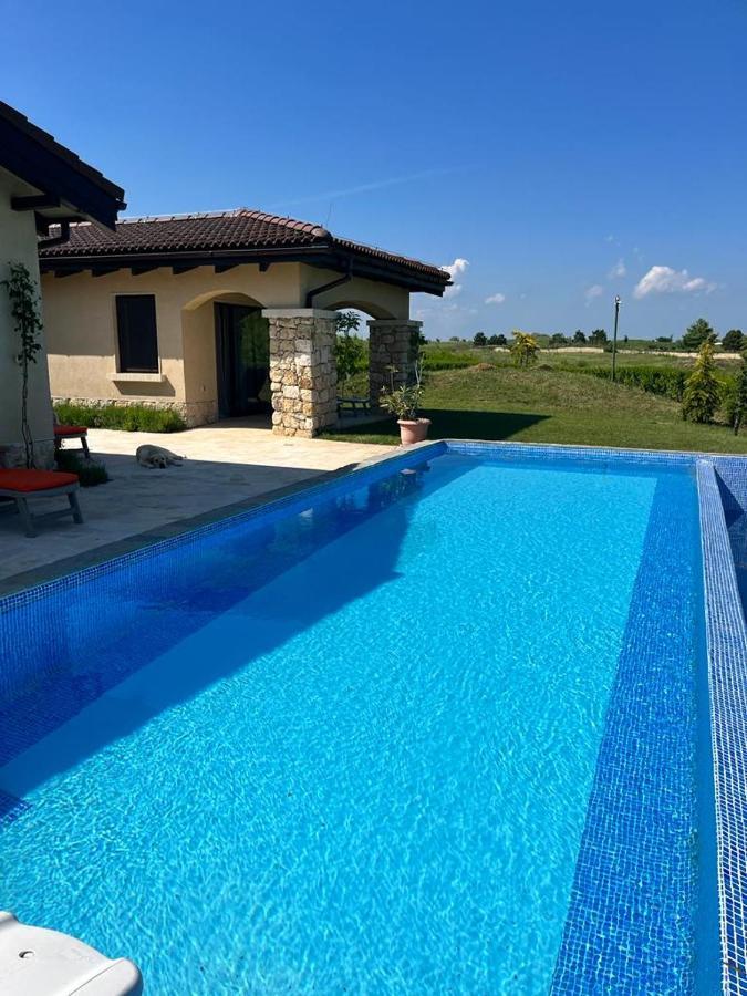 Private Villa At Blacksearama Golf & Villas Resort Baltsjik Buitenkant foto